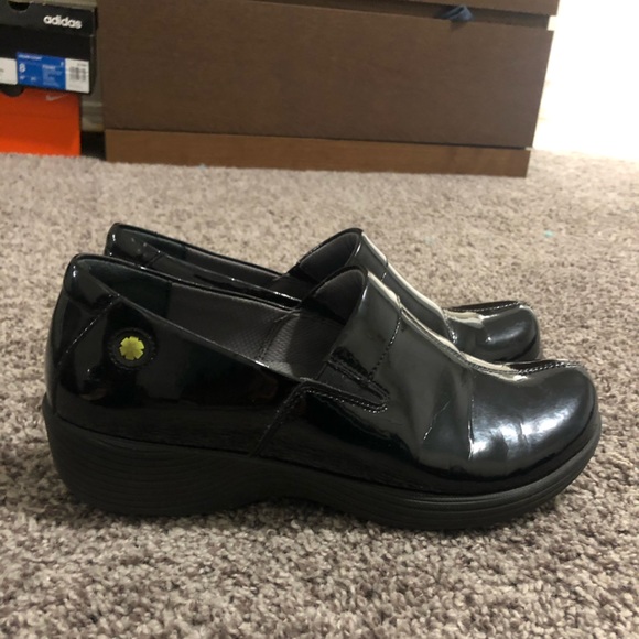 dansko work wonder shoes